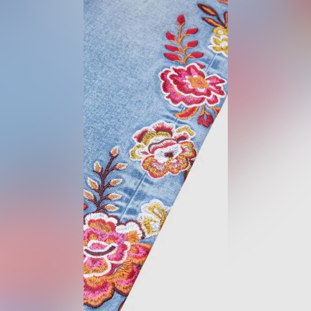 Flamingals Embroidery Side Stitch Detail Mid Waist Barrel Leg Crop Jeans Med NWT - Picture 9 of 13